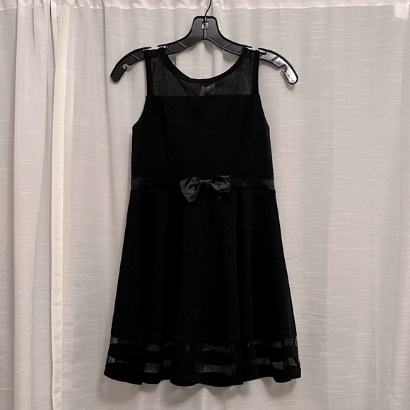 Calvin Klein Elegant Black Sleeveless Dress with Bow - Picture 1 of 7